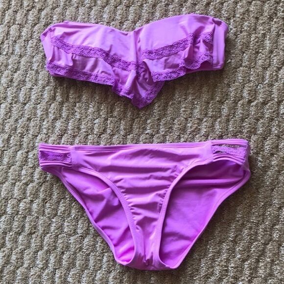 Xhilaration 2 Piece Swimsuit  - Picture 1 of 5